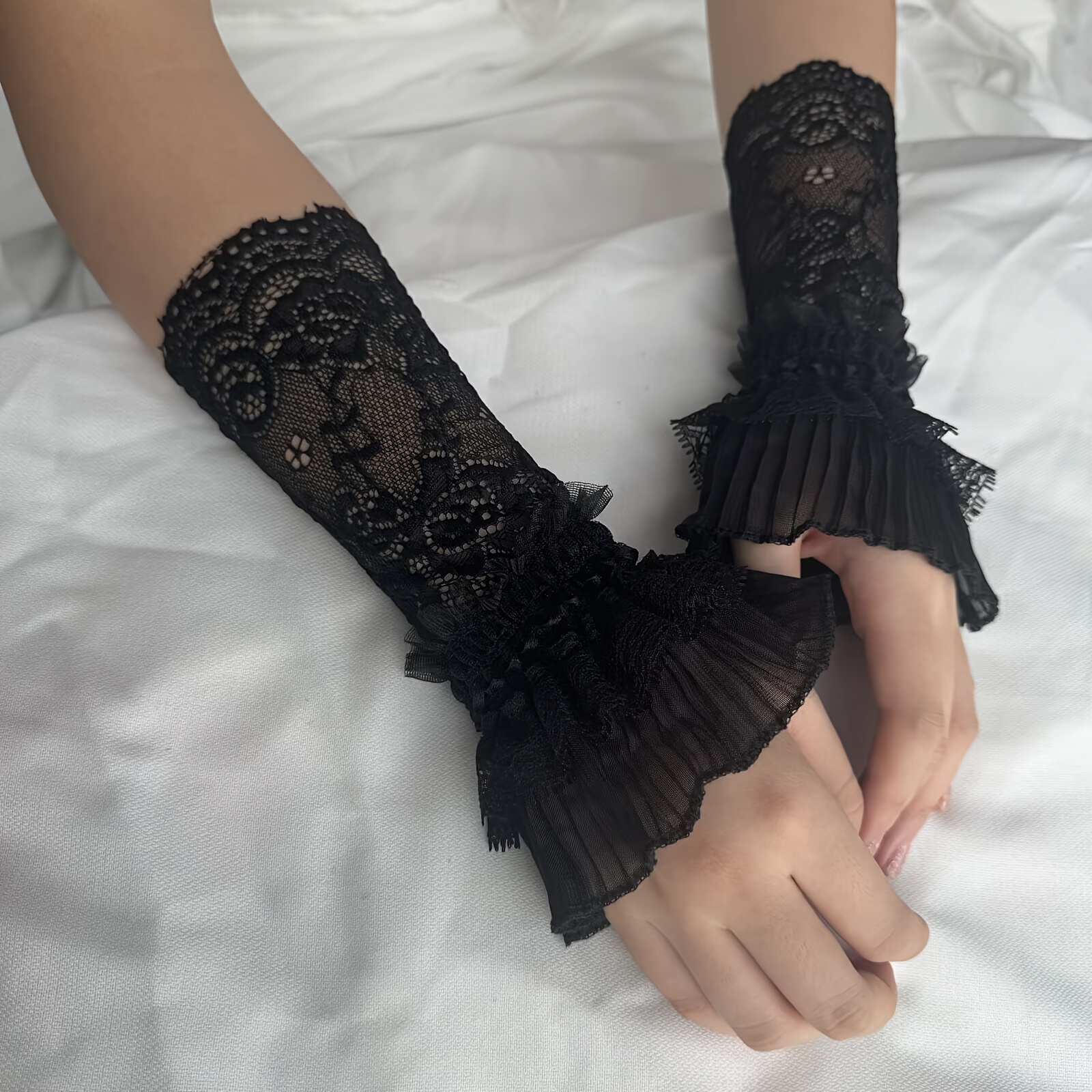 Lace Hollow Wrist Covers Trump - Men Accessories Wrist ulasan dan harga